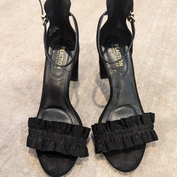 Embroidered heels - Picture 5 of 7